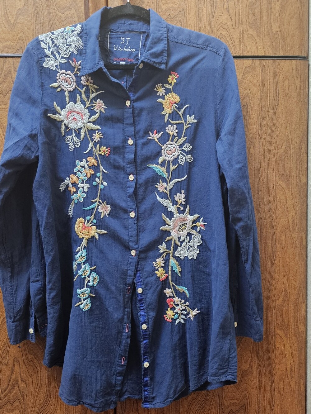 Johnny WAS embroidered Top Buttons Down Back Bird Floral L Cotton - Picture 2 of 10